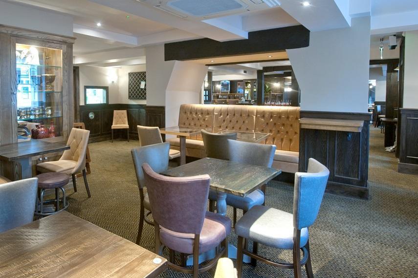 Отель The Bath Arms Wetherspoon Уорминстер Экстерьер фото