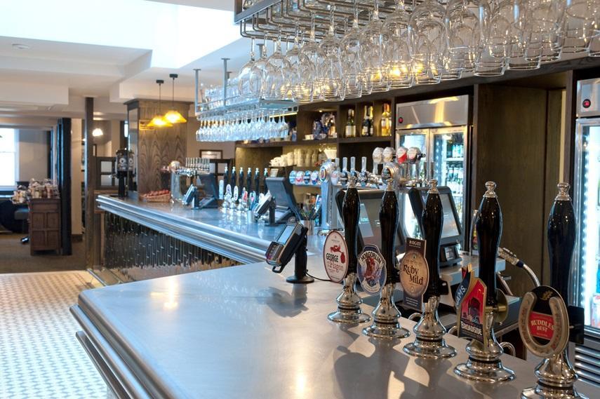 Отель The Bath Arms Wetherspoon Уорминстер Экстерьер фото