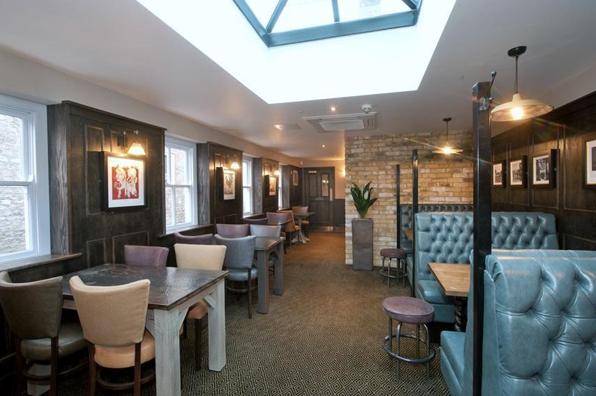 Отель The Bath Arms Wetherspoon Уорминстер Экстерьер фото