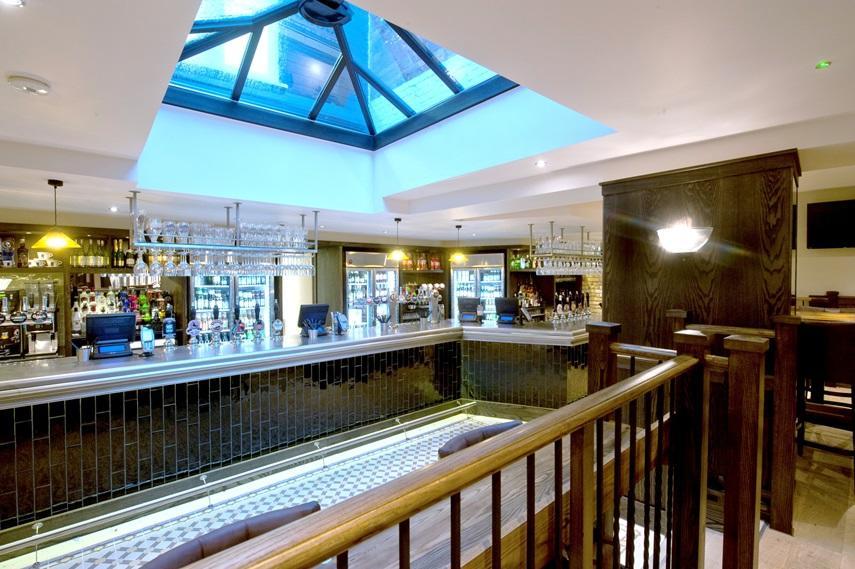 Отель The Bath Arms Wetherspoon Уорминстер Экстерьер фото