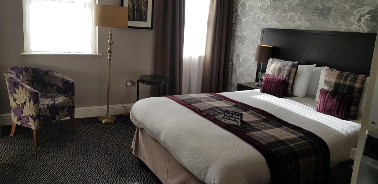 Отель The Bath Arms Wetherspoon Уорминстер Экстерьер фото